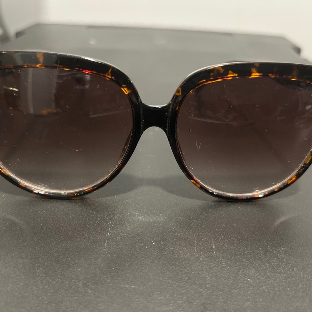 Brown Oversized Tortoiseshell Sunglasses with Gradient Lenses